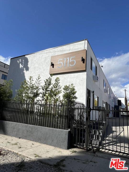 Los Angeles, CA 90004,5115 Clinton ST #1