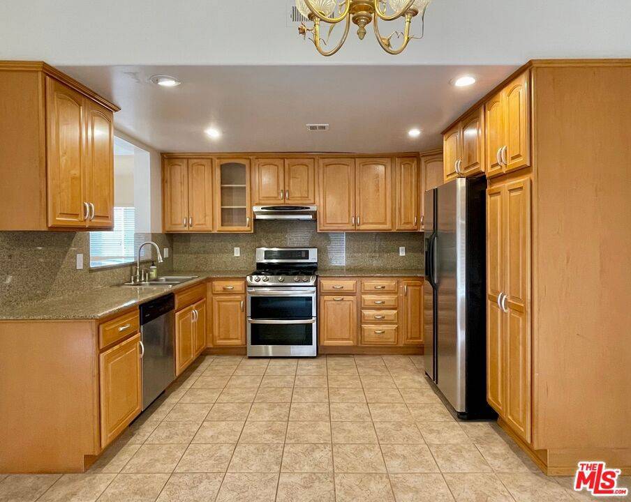 Los Angeles, CA 90025,1717 Armacost AVE #4