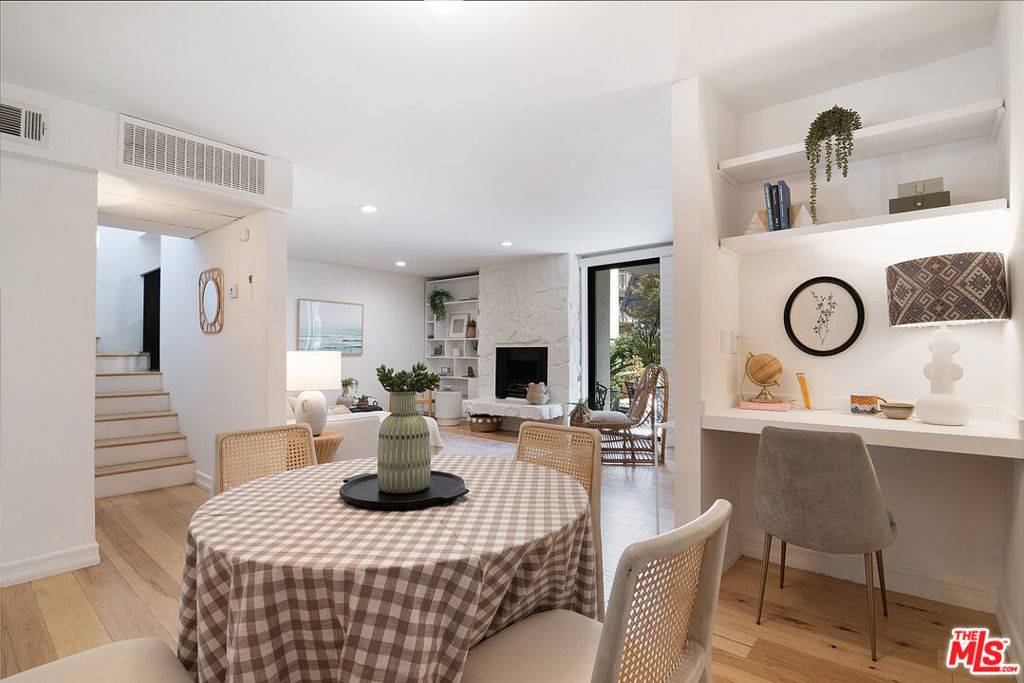 Playa Del Rey, CA 90293,8135 Redlands ST #106
