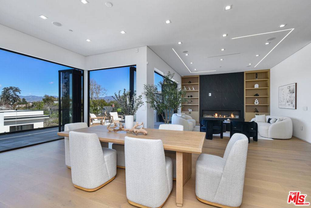 Studio City, CA 91604,13015 Greenleaf ST
