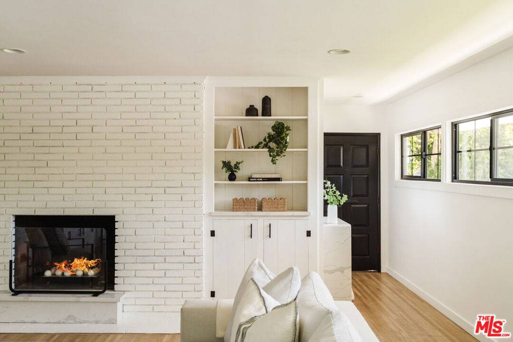 Sherman Oaks, CA 91423,4800 Mary Ellen AVE