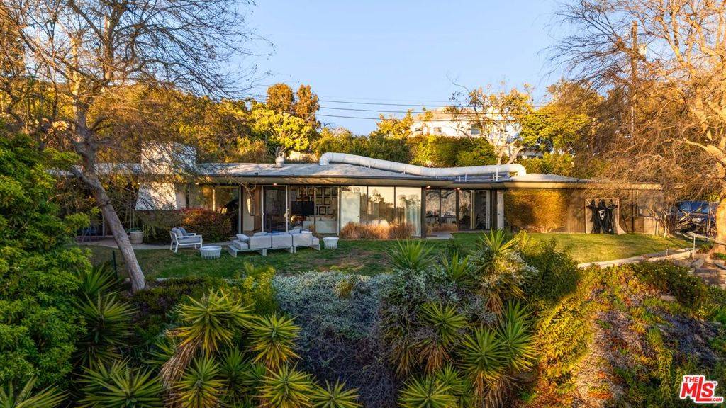 Los Angeles, CA 90049,765 N Tigertail RD