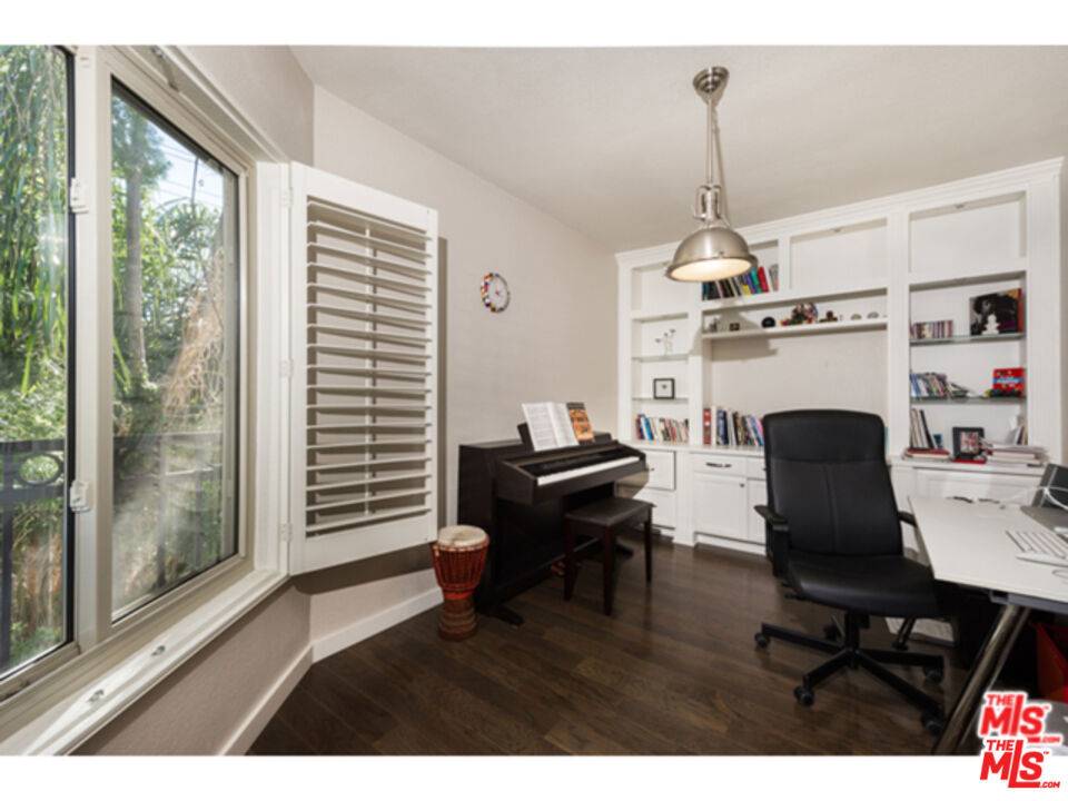 Los Angeles, CA 90048,141 S Clark DR #422