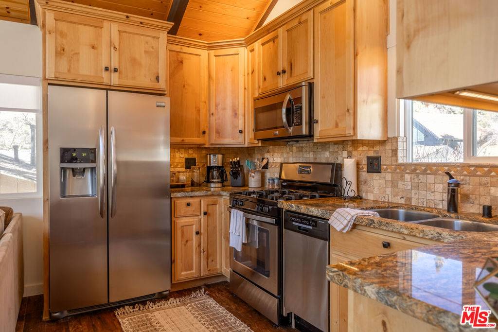 Big Bear, CA 92315,43343 Bow Canyon RD