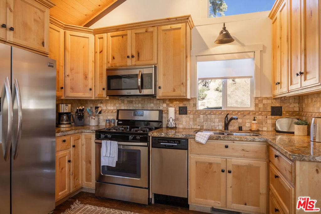 Big Bear, CA 92315,43343 Bow Canyon RD