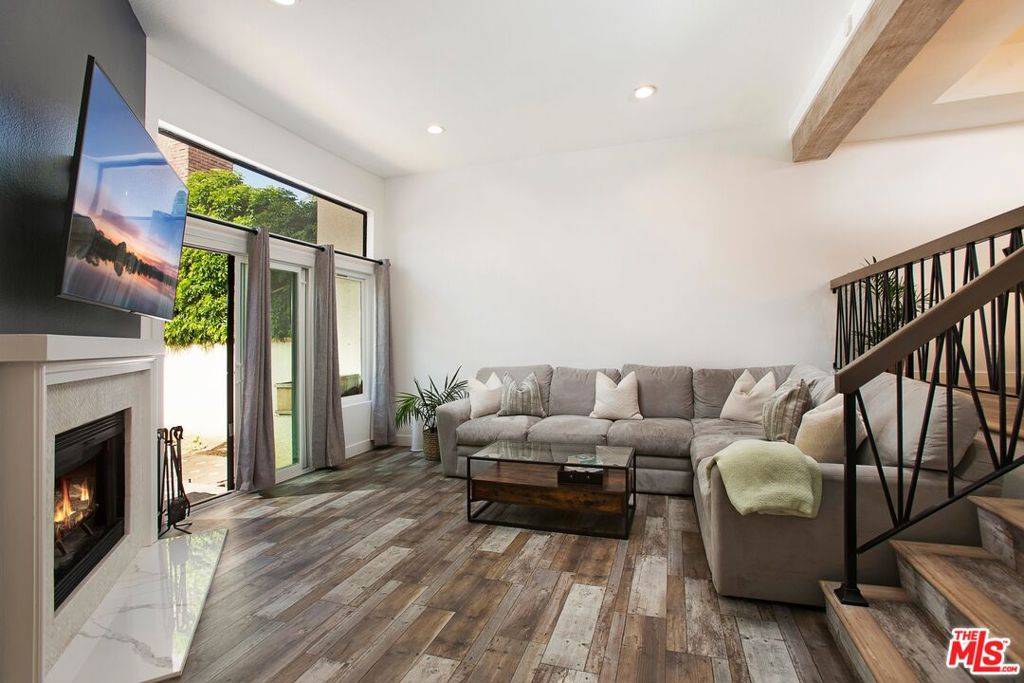 Tarzana, CA 91356,18755 Hatteras ST #16