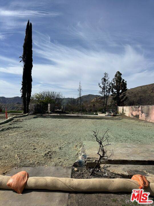 Pacific Palisades, CA 90272,1836 Michael LN