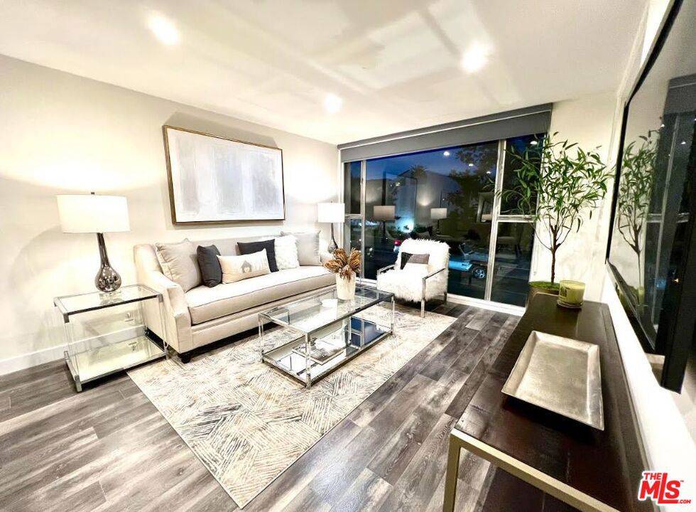 Beverly Hills, CA 90212,9500 W Olympic BLVD #106