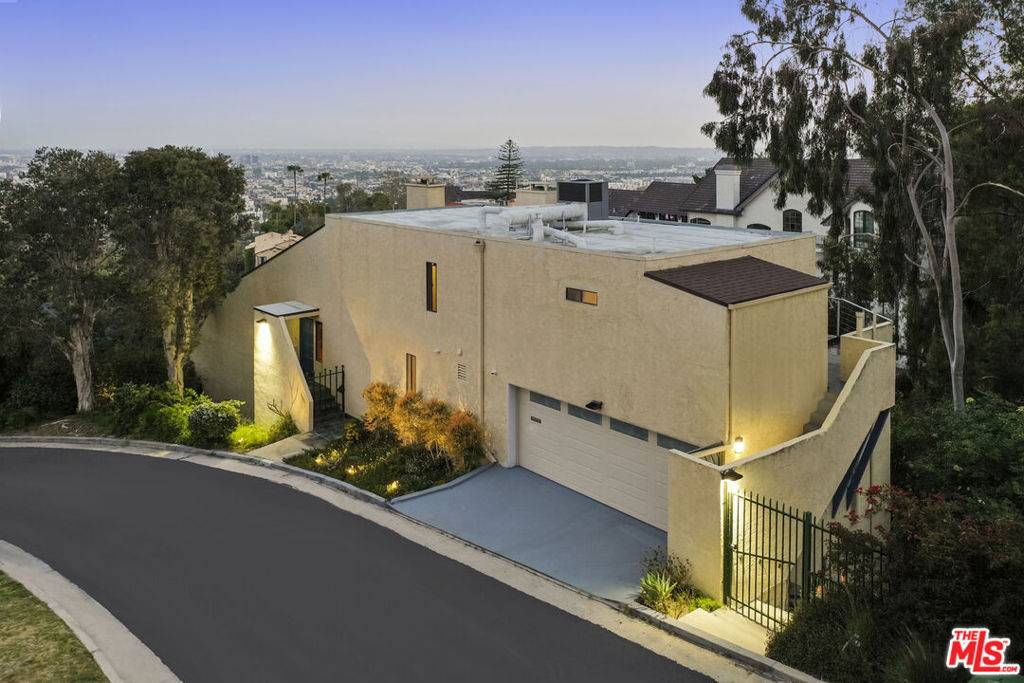 Los Angeles, CA 90027,2967 Glendower AVE