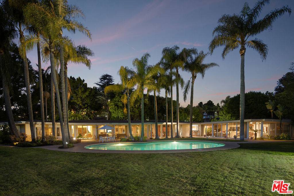 Los Angeles, CA 90077,235 St Pierre RD