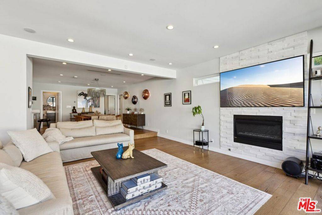 Los Angeles, CA 90066,1506 Walgrove AVE