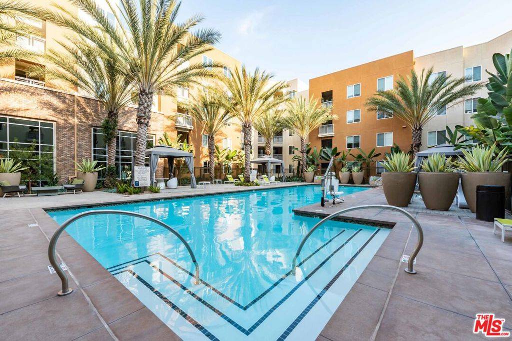 Huntington Beach, CA 92647,7290 Edinger AVE #1117