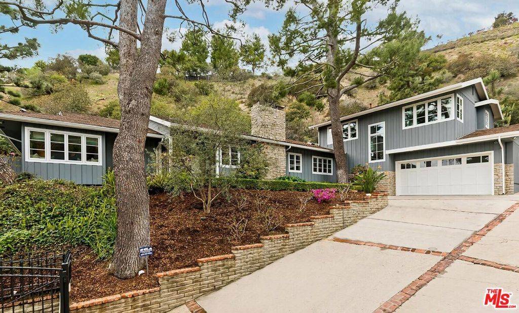 Beverly Hills, CA 90210,2285 Betty LN
