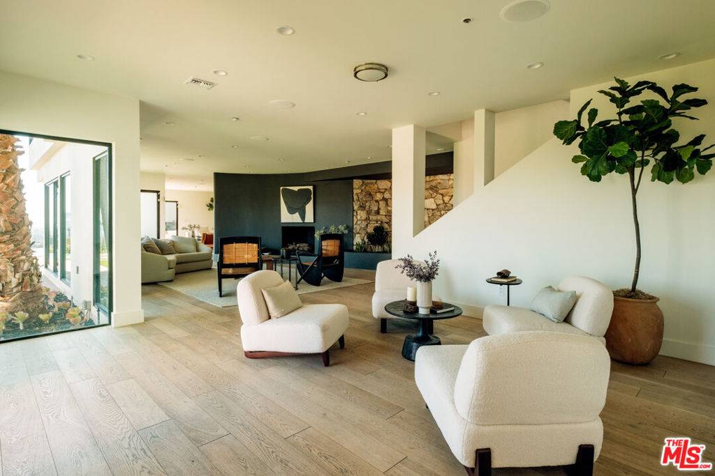 Beverly Hills, CA 90210,1185 Loma Linda DR