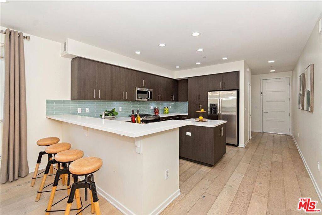 Studio City, CA 91604,11912 Laurelwood DR #202