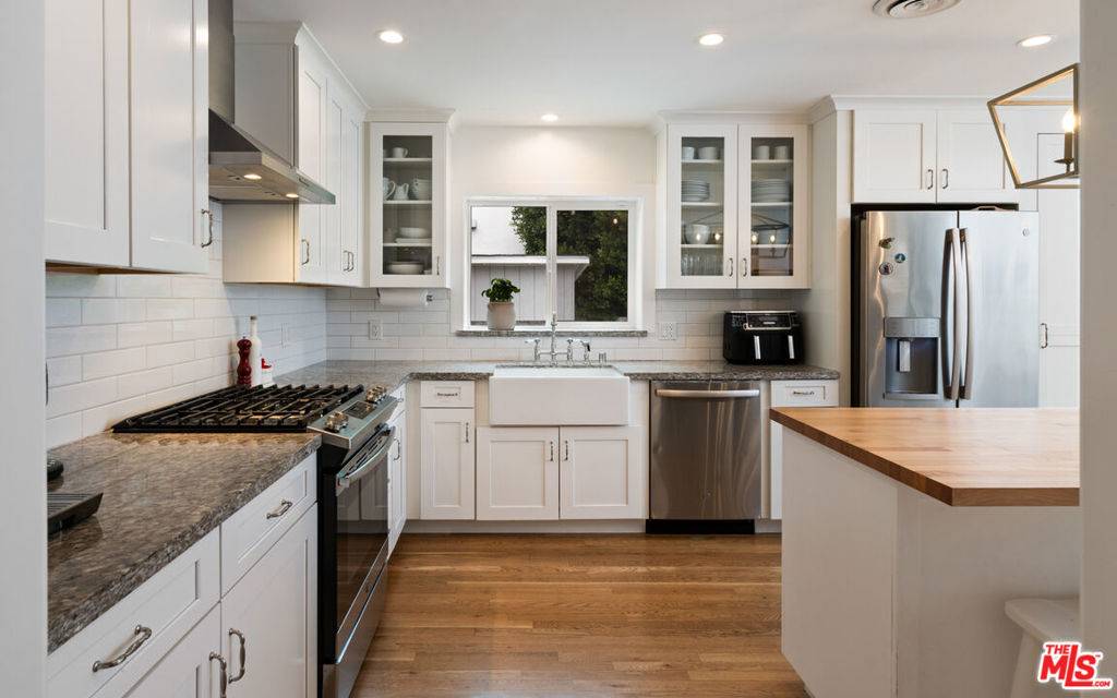 Encino, CA 91436,15934 Morrison ST