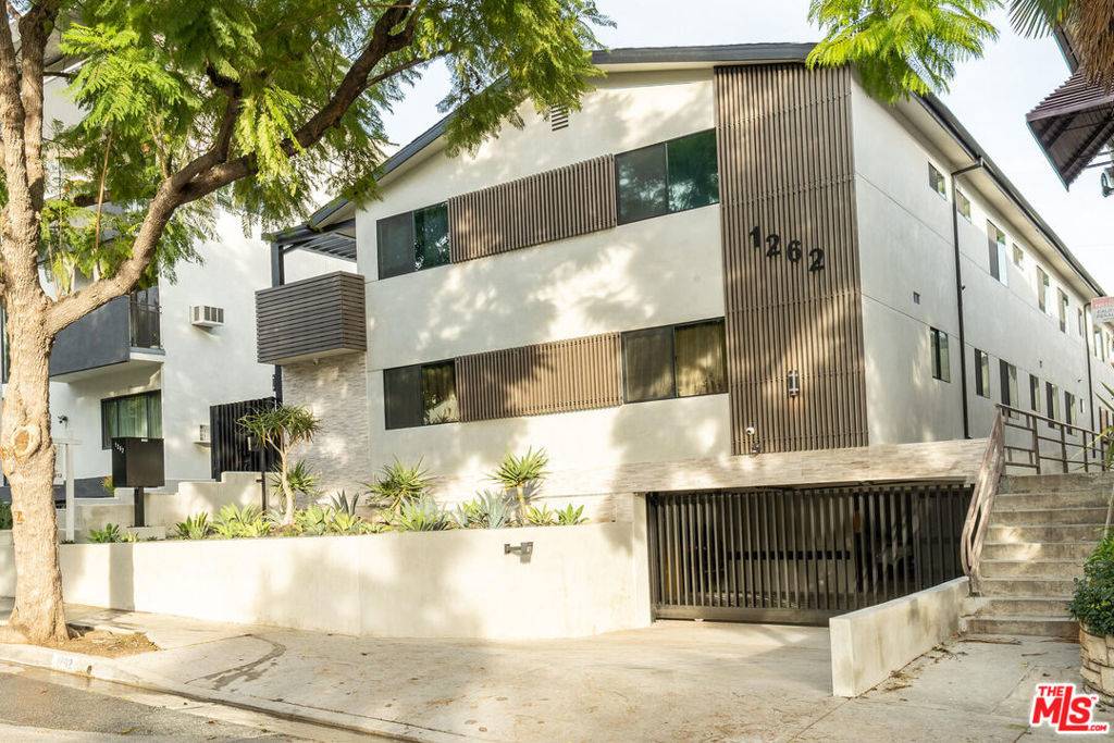 West Hollywood, CA 90069,1262 N Sweetzer AVE #105