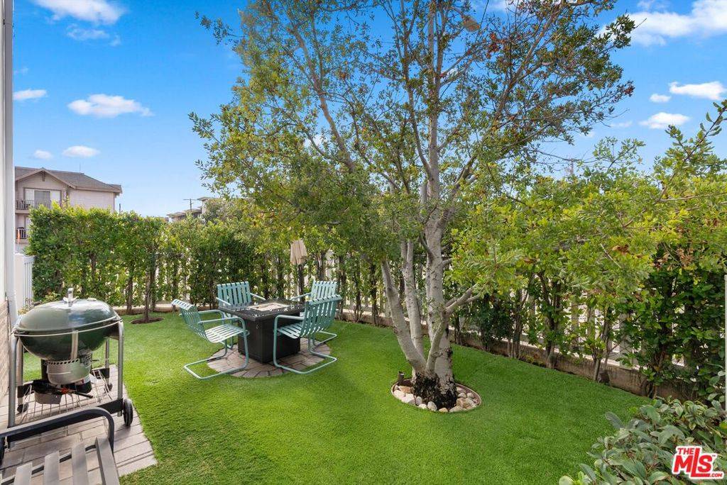 Valley Village, CA 91607,11953 Riverside DR