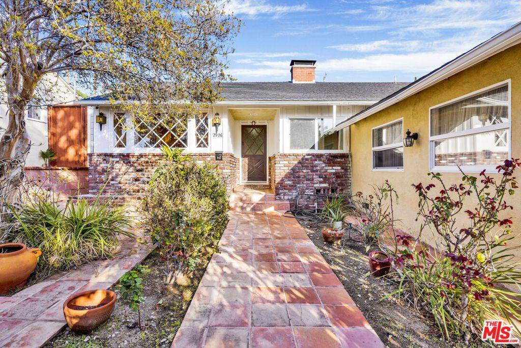 Burbank, CA 91504,2906 N Myers ST