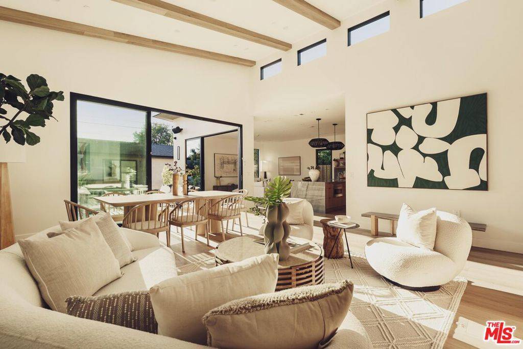 Sherman Oaks, CA 91401,5725 Katherine AVE