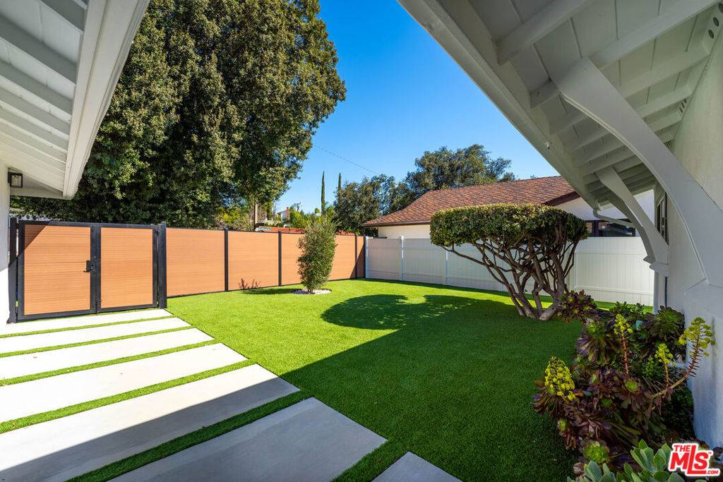 Calabasas, CA 91302,5521 Ruthwood DR