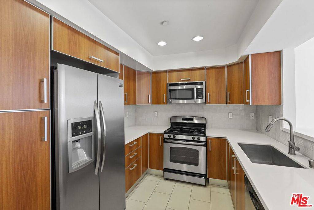 Los Angeles, CA 90025,1518 Federal #402