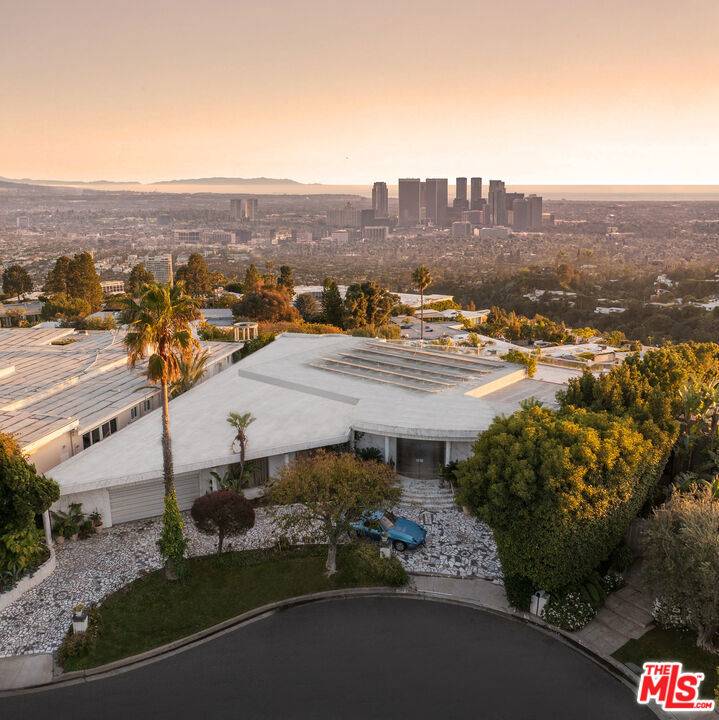 Beverly Hills, CA 90210,305 Trousdale PL