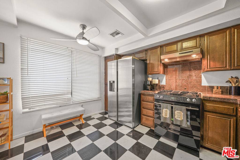 Panorama City, CA 91402,14500 Van Nuys BLVD #1
