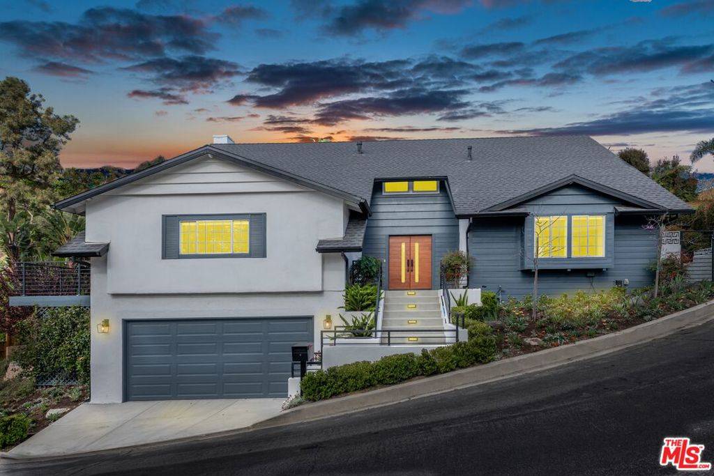 Los Angeles, CA 90068,7768 Skyhill DR