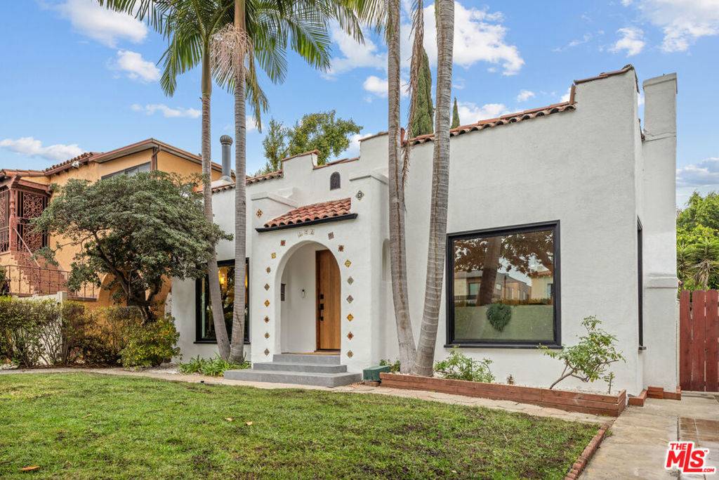 Los Angeles, CA 90046,722 N La Jolla AVE