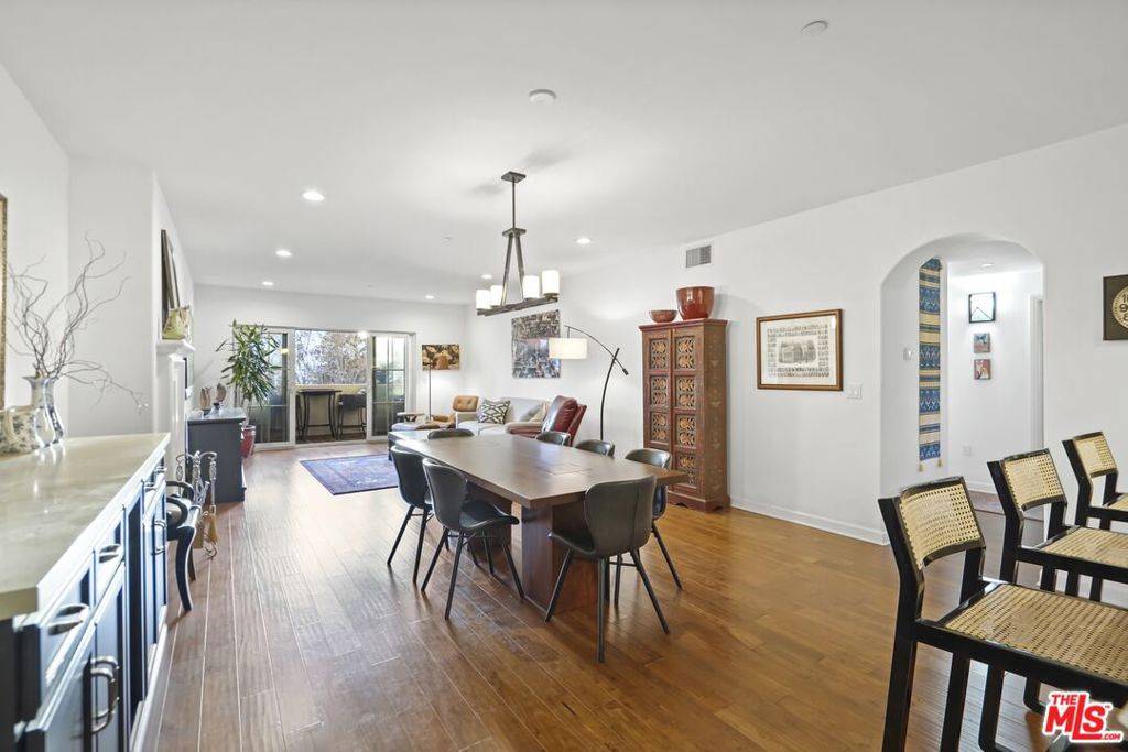 Sherman Oaks, CA 91423,13308 Valleyheart DR #207