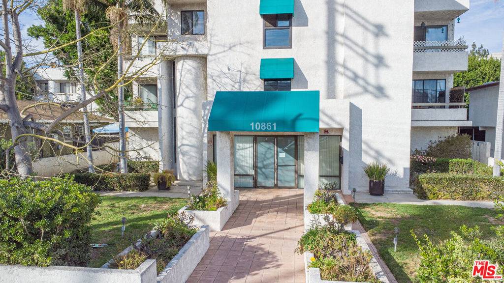 Toluca Lake, CA 91602,10861 Moorpark ST #116