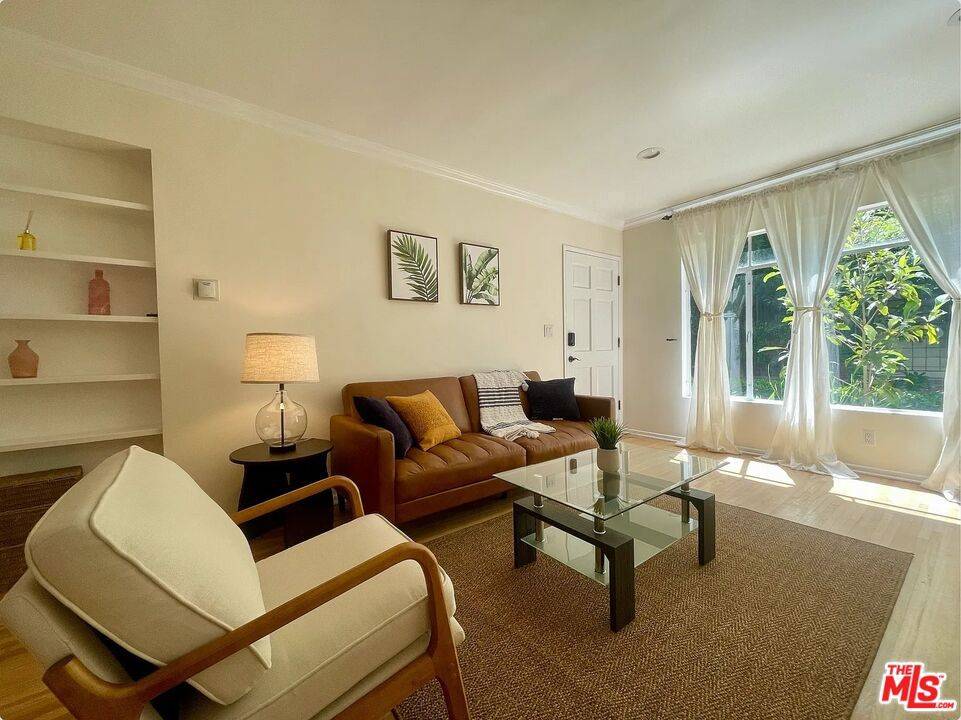 Santa Monica, CA 90403,938 6th ST #2