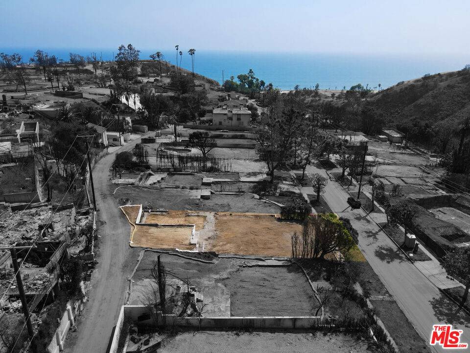 Pacific Palisades, CA 90272,582 Radcliffe AVE