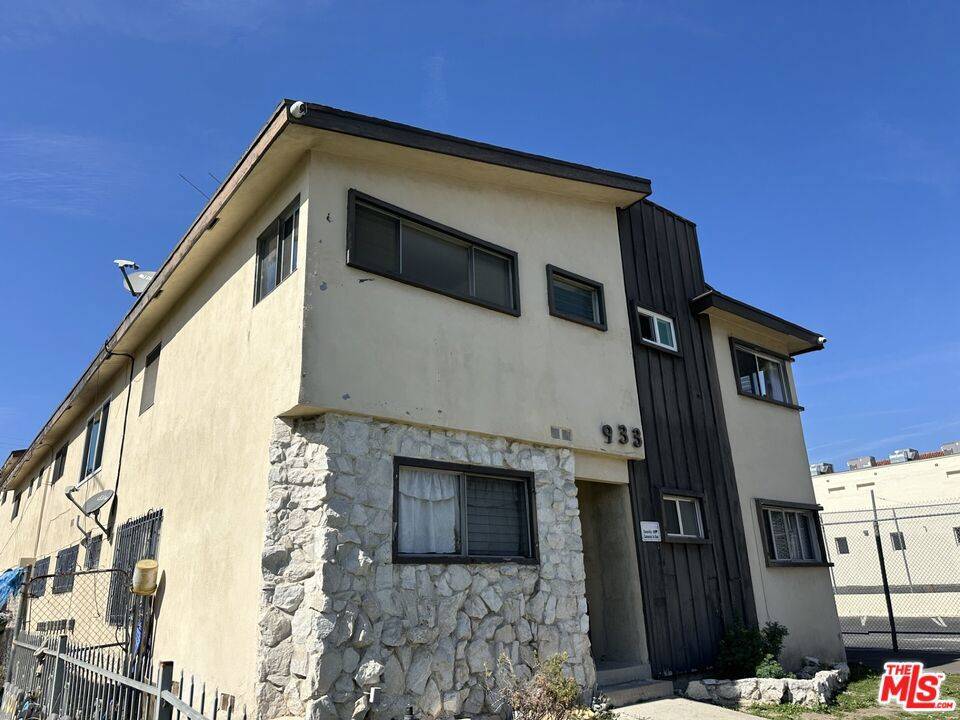 Los Angeles, CA 90019,933 S Norton AVE