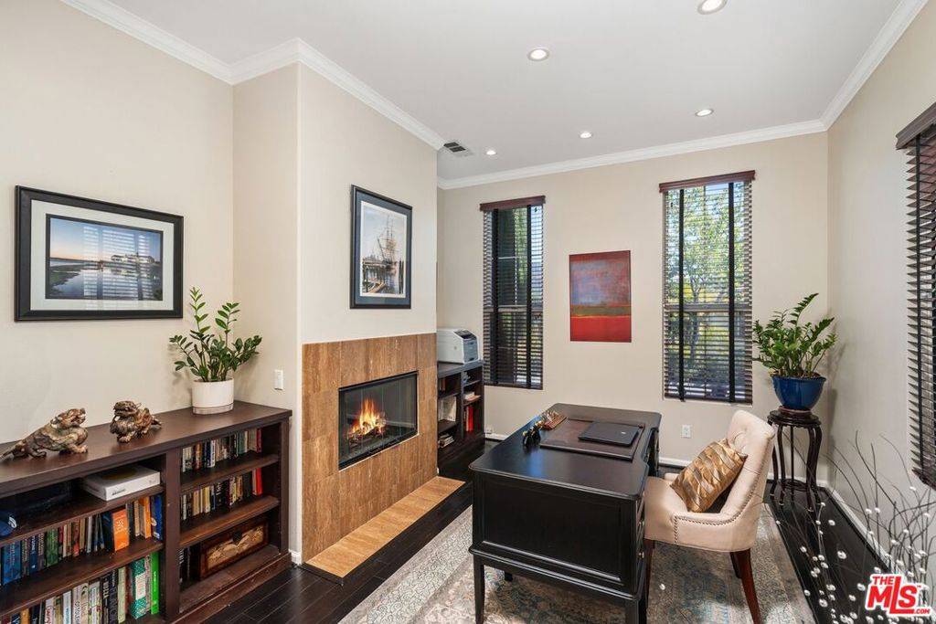 Los Angeles, CA 90068,2729 Hollyview CT