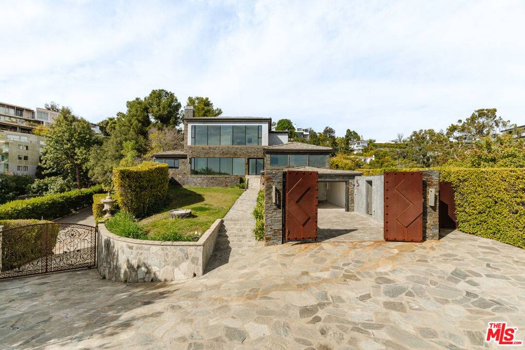 Beverly Hills, CA 90210,1320 Summitridge DR