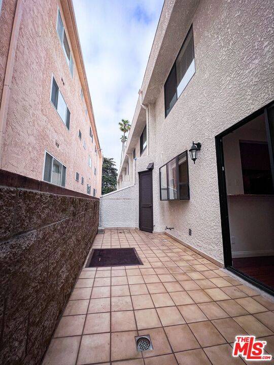 Santa Monica, CA 90403,922 Lincoln BLVD #5