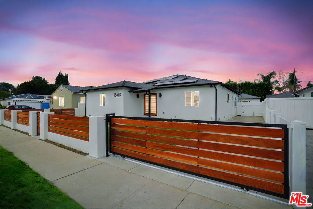 Valley Glen, CA 91401,13413 Sylvan ST