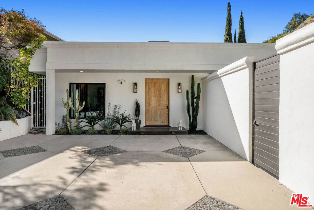 Los Angeles, CA 90069,9275 Flicker PL