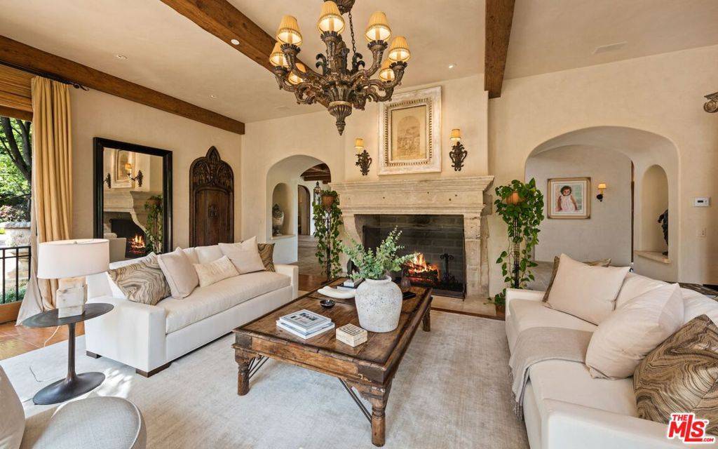 1550 Amalfi DR Pacific Palisades, CA 90272