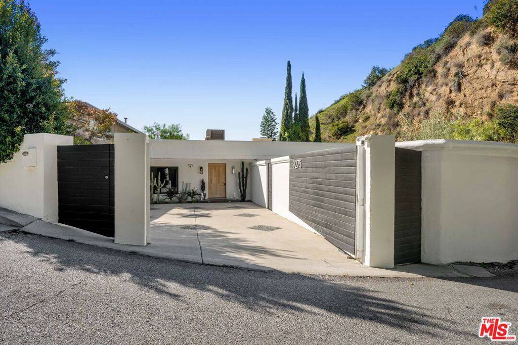 Los Angeles, CA 90069,9275 Flicker PL