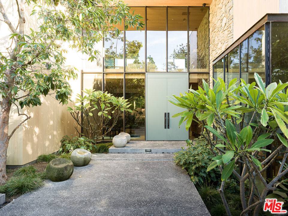 Pacific Palisades, CA 90272,1480 Capri DR