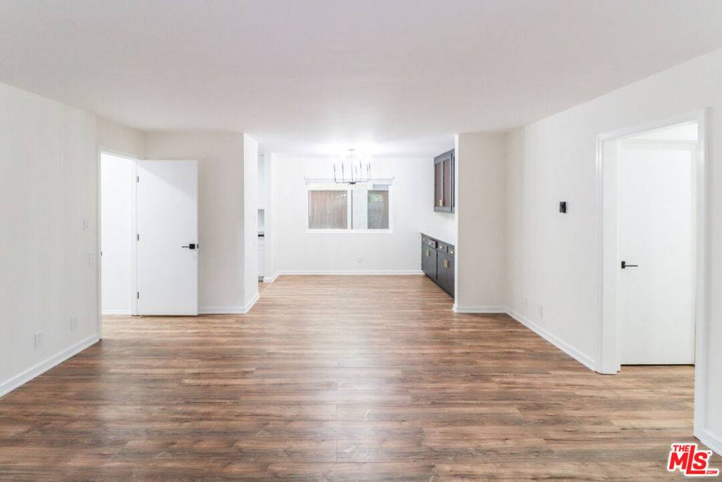 Redondo Beach, CA 90278,2602 Carnegie LN #2