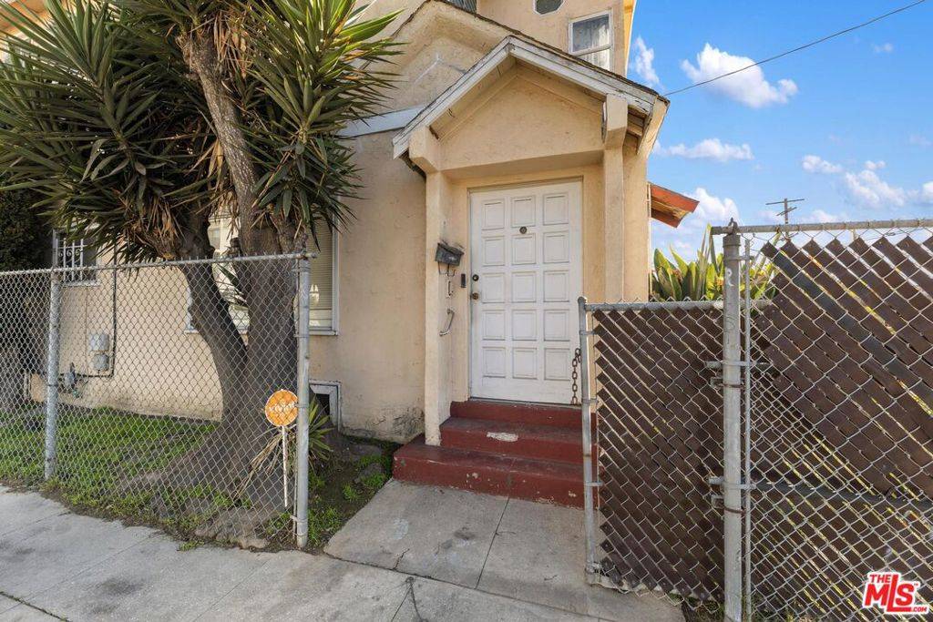 Los Angeles, CA 90019,1650 S Rimpau BLVD