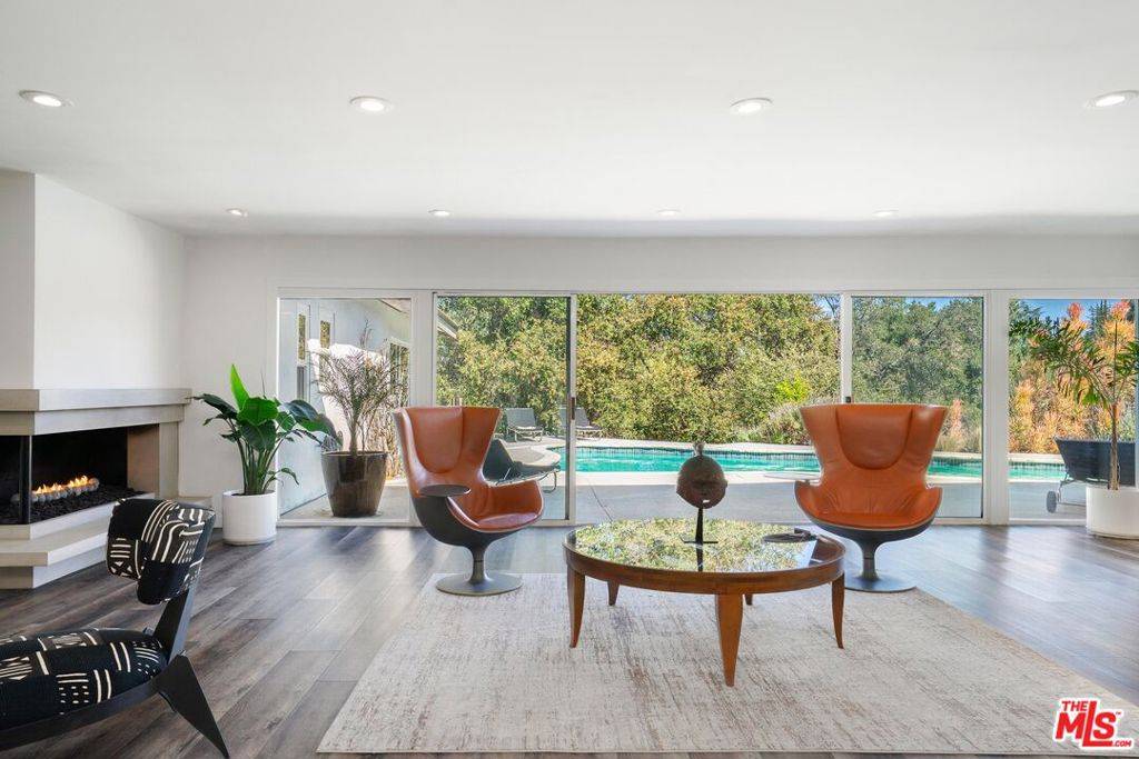 Encino, CA 91436,3965 Sapphire DR