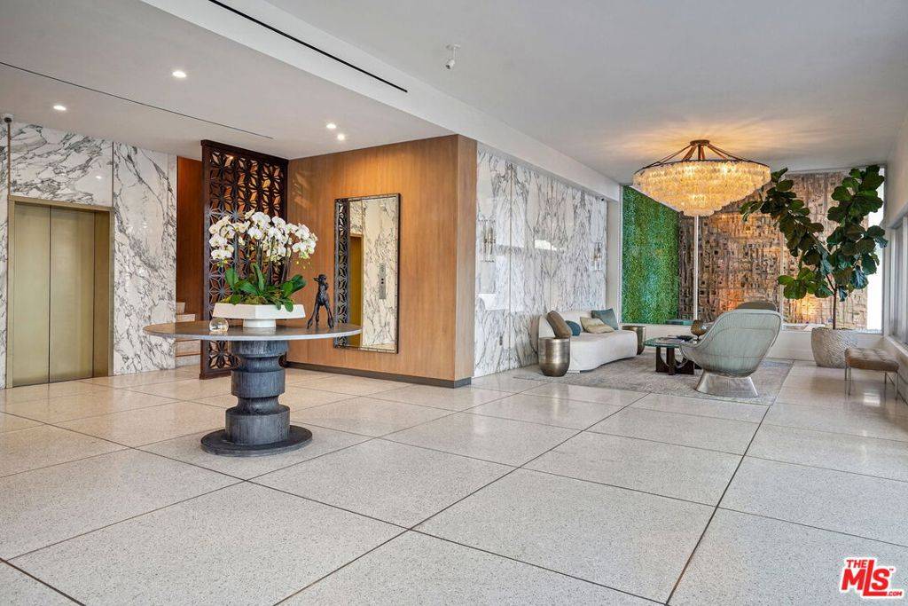West Hollywood, CA 90069,8787 Shoreham DR #608