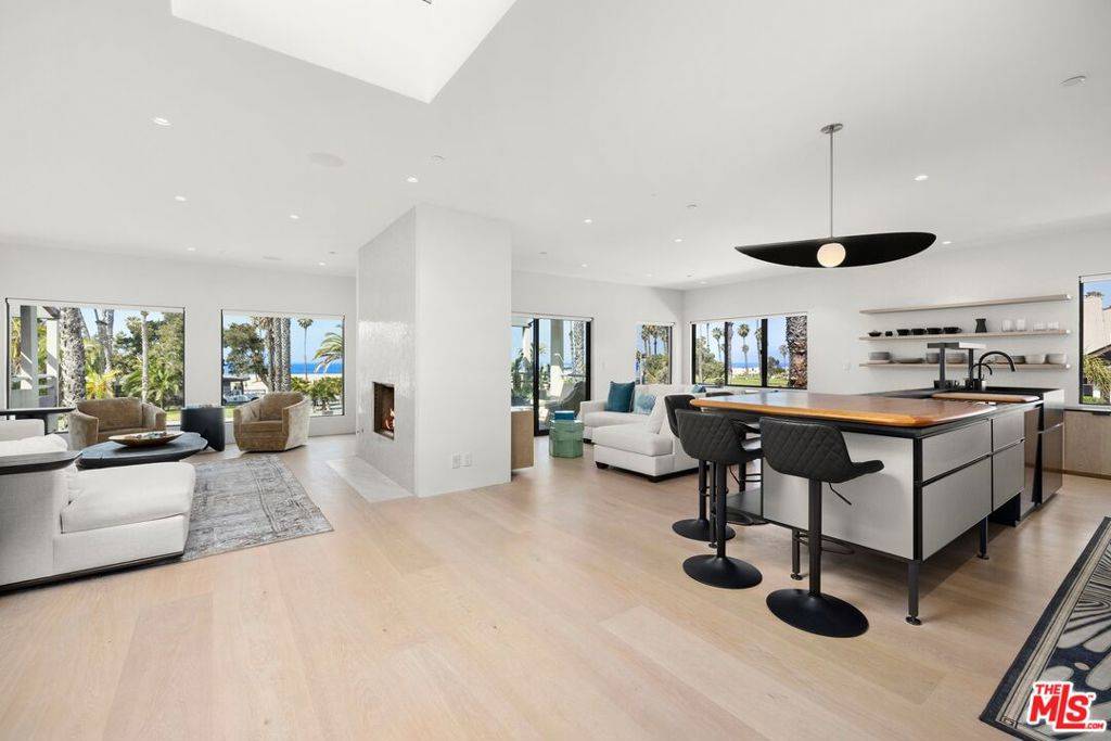 Santa Monica, CA 90405,10 Ocean Park BLVD #1