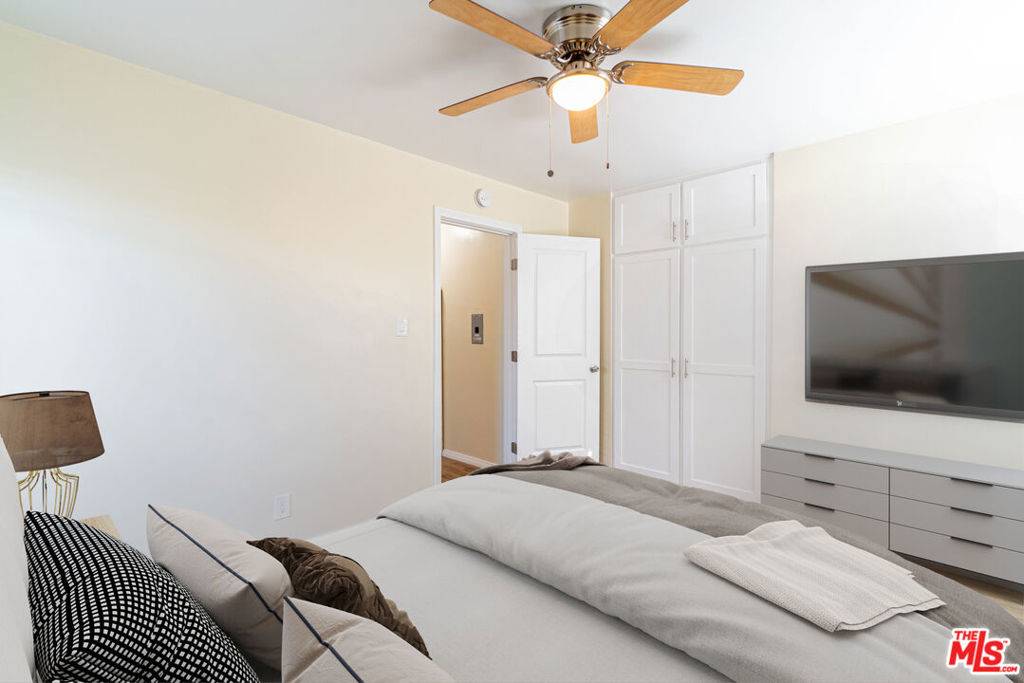 Los Angeles, CA 90016,5648 Corbett ST