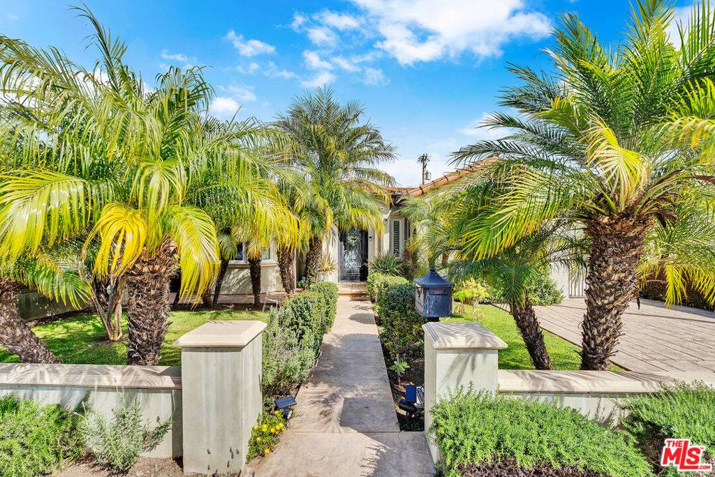 Beverly Hills, CA 90211,326 N Doheny DR